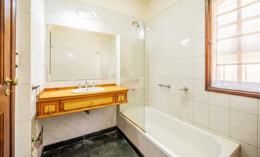 Casa en Monte Grande - 3 dormitorios y escritorio - APTO CREDITO