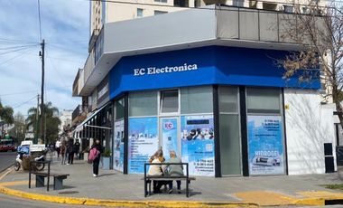 Local en  Ituzaingo esquina Lavalle en venta