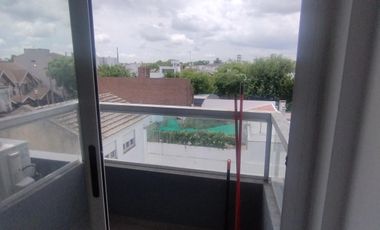 VENTA DEARTAMENTO CON BALCON Y COCHERA, MORON