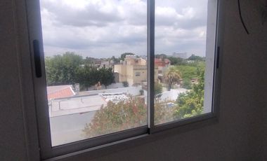 VENTA DEARTAMENTO CON BALCON Y COCHERA, MORON