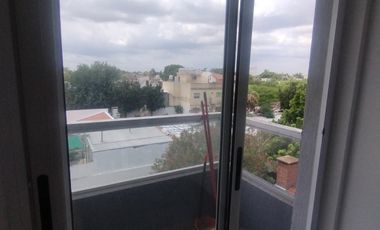 VENTA DEARTAMENTO CON BALCON Y COCHERA, MORON