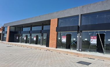 Local en alquiler en Colinas de Manantiales, en Colinas Mall. 75m2 , apto gastronomico y comercial