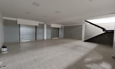 Excelente edificio  comercial con galpon a estrenar