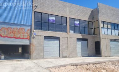 Excelente edificio  comercial con galpon a estrenar