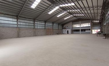 Excelente edificio  comercial con galpon a estrenar