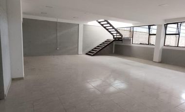 Excelente edificio  comercial con galpon a estrenar