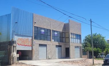 Excelente edificio  comercial con galpon a estrenar