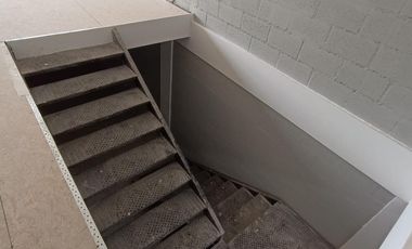 Excelente edificio  comercial con galpon a estrenar