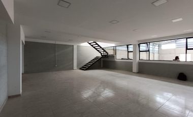 Excelente edificio  comercial con galpon a estrenar
