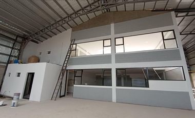 Excelente edificio  comercial con galpon a estrenar