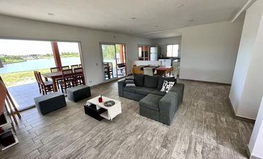 VENTA DE CASA A LA LAGUNA - BARRIO SAN SEBASTIAN AREA 6