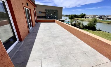 VENTA DE CASA A LA LAGUNA - BARRIO SAN SEBASTIAN AREA 6