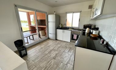 VENTA DE CASA A LA LAGUNA - BARRIO SAN SEBASTIAN AREA 6