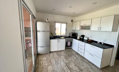 VENTA DE CASA A LA LAGUNA - BARRIO SAN SEBASTIAN AREA 6