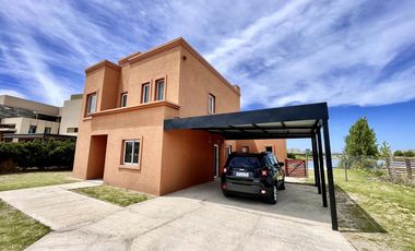 VENTA DE CASA A LA LAGUNA - BARRIO SAN SEBASTIAN AREA 6