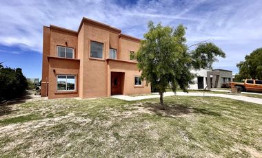 VENTA DE CASA A LA LAGUNA - BARRIO SAN SEBASTIAN AREA 6