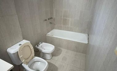 Departamento 4 ambientes con balcón al frente, lavadero y cochera - Wilde