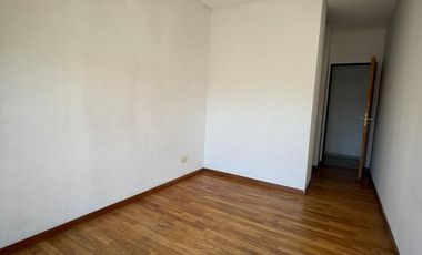 Departamento 4 ambientes con balcón al frente, lavadero y cochera - Wilde