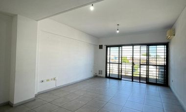 Departamento 4 ambientes con balcón al frente, lavadero y cochera - Wilde