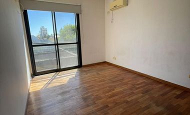 Departamento 4 ambientes con balcón al frente, lavadero y cochera - Wilde