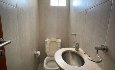 Departamento 4 ambientes con balcón al frente, lavadero y cochera - Wilde