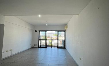 Departamento 4 ambientes con balcón al frente, lavadero y cochera - Wilde