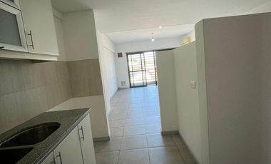 Departamento 4 ambientes con balcón al frente, lavadero y cochera - Wilde