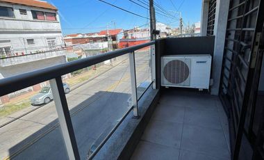 Departamento 4 ambientes con balcón al frente, lavadero y cochera - Wilde
