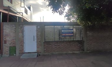 CASA DE 2 DORMITORIOS EN LACALLE BLASCO IBAÑEZ A MTS DE BYNNON