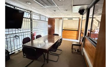 ARRIENDO LOCAL COMERCIAL, CON SALA DE VENTAS Y OFICINAS, PAI