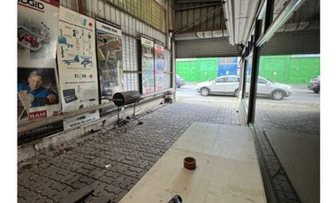 ARRIENDO LOCAL COMERCIAL, CON SALA DE VENTAS Y OFICINAS, PAI