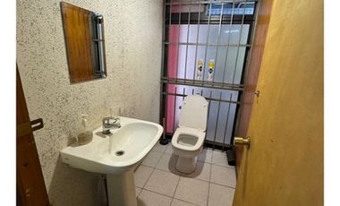 ARRIENDO LOCAL COMERCIAL, CON SALA DE VENTAS Y OFICINAS, PAI