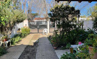 Casa en venta - 4 Dormitorios 2 Baños - Cochera - 137Mts2 - Santa Teresita