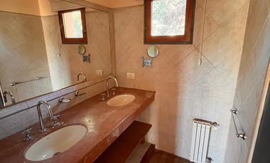 Casa en venta y alquiler en Villa Allende golf