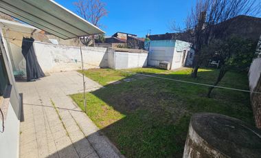 Casa 3 amb. Estilo Americana gran fondo libre