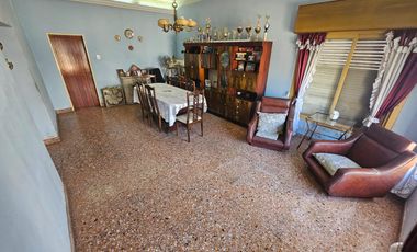 Casa 3 amb. Estilo Americana gran fondo libre