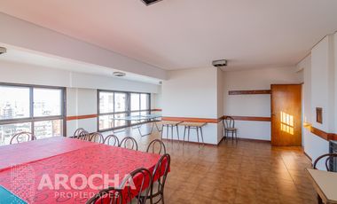 Departamento en Quilmes 4 dormitorios con 2 cocheras piso 5