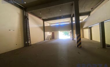 Alquiler Edificio Comercial - Local en  San Miguel