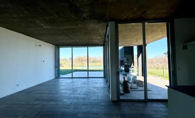 VENTA DE CASA EN SAN SEBASTIAN - AREA 2 GOLF - 4 AMBIENTES