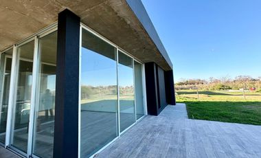 VENTA DE CASA EN SAN SEBASTIAN - AREA 2 GOLF - 4 AMBIENTES