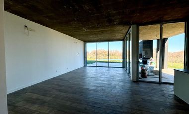 VENTA DE CASA EN SAN SEBASTIAN - AREA 2 GOLF - 4 AMBIENTES