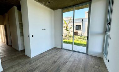 VENTA DE CASA EN SAN SEBASTIAN - AREA 2 GOLF - 4 AMBIENTES