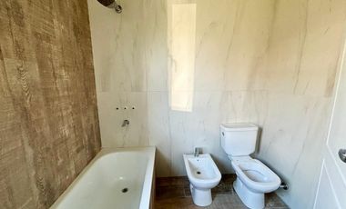 VENTA DE CASA EN SAN SEBASTIAN - AREA 2 GOLF - 4 AMBIENTES