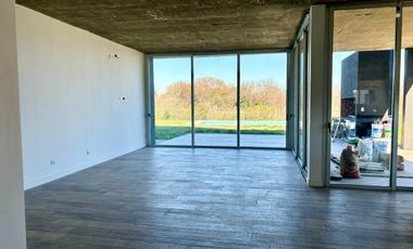 VENTA DE CASA EN SAN SEBASTIAN - AREA 2 GOLF - 4 AMBIENTES