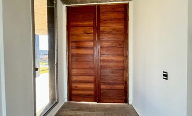 VENTA DE CASA EN SAN SEBASTIAN - AREA 2 GOLF - 4 AMBIENTES