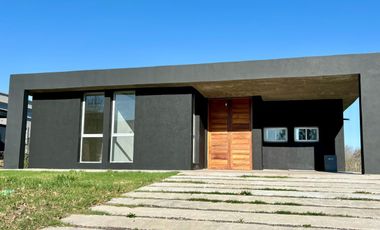 VENTA DE CASA EN SAN SEBASTIAN - AREA 2 GOLF - 4 AMBIENTES