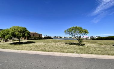 VENTA LOTE A LA LAGUNA - SAN SEBASTIAN AREA 1 NUESTRA SEÑORA DEL PILAR