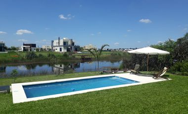 Casa en venta al lago en El Naudir