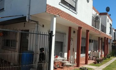Departamento de 4 ambientes con cochera en Condominio Privado - Paso Del Rey - Moreno