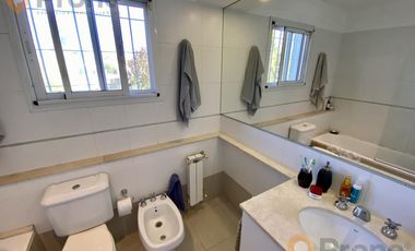 CASA 3 DORMITORIOS CON PILETA EN FISHERTON